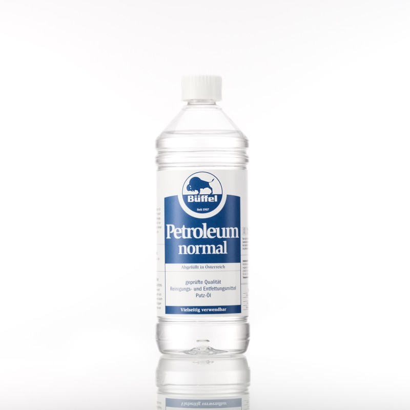 Eine Flasche Büffel Petroleum normal