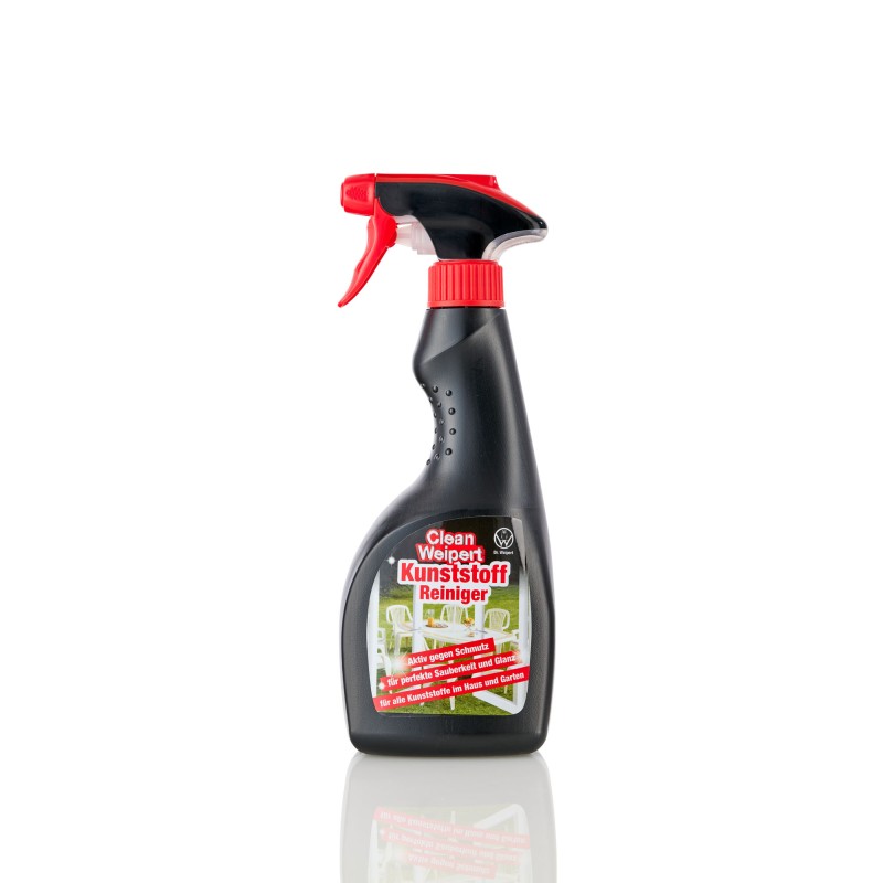 Eine Flasche Kunststoffreiniger von Büffel mit Sprühaufsatz